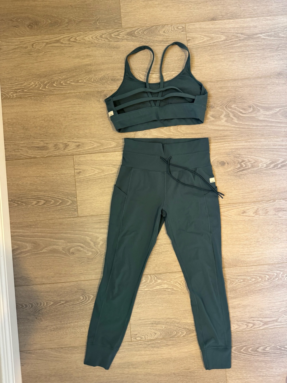 Vuori Matching Set|Yosemite Longline Bra (L) + Daily Pocket Leggings (M) | Tidal - Picture 2 of 2